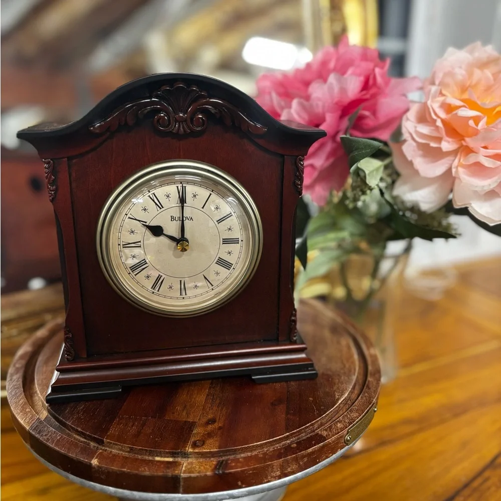 Bulova Brown Vintage Desk/Mantle Clock - Picture 2 of 4